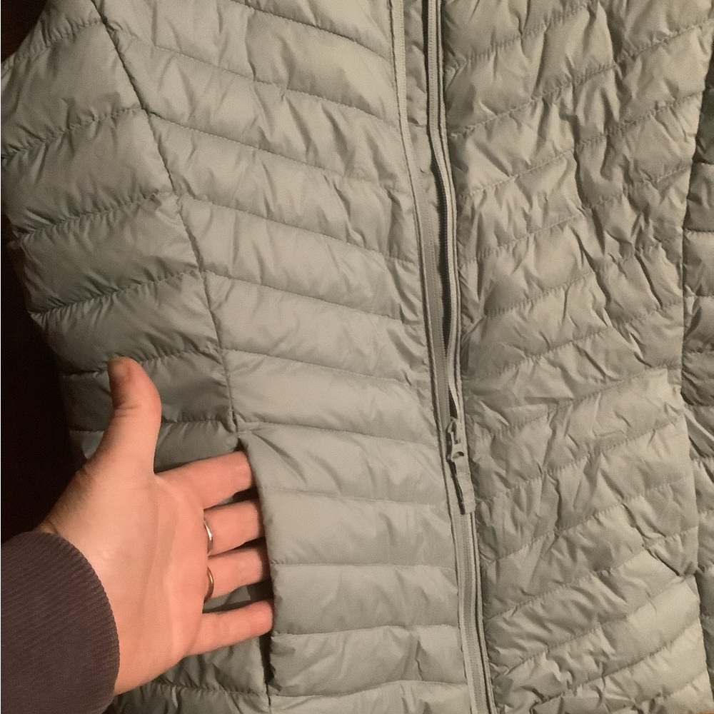 Puffer vest -Old Navy - Picture 6 of 6